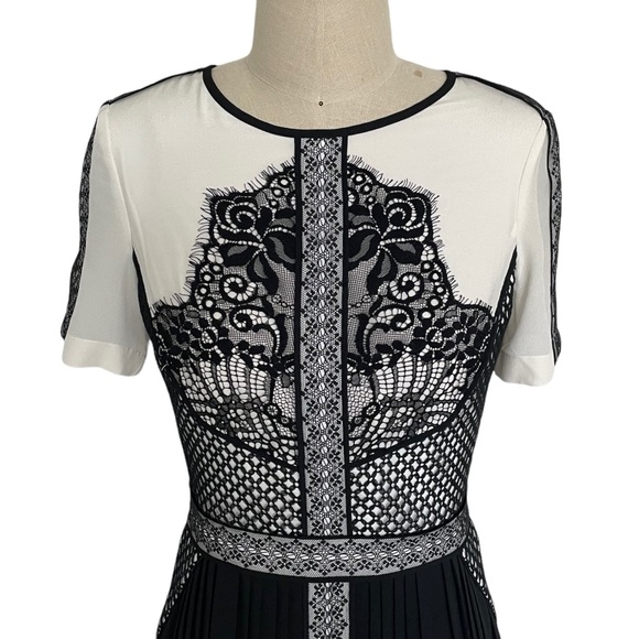Karen Millen Short Sleeve Dress with Lace Appliqué and Pleated Skirt Size 4 - Picture 2 of 9